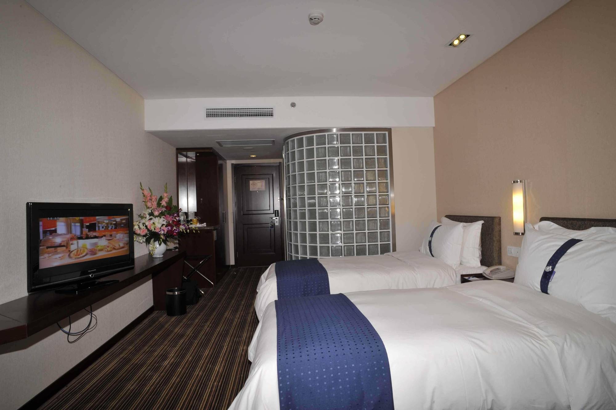 Holiday Inn Express Tianjin City Center Номер фото